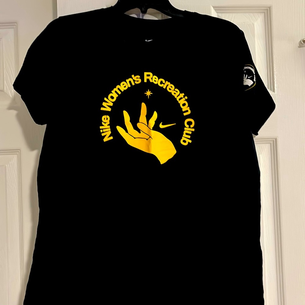 NWOT Nike tshirt
